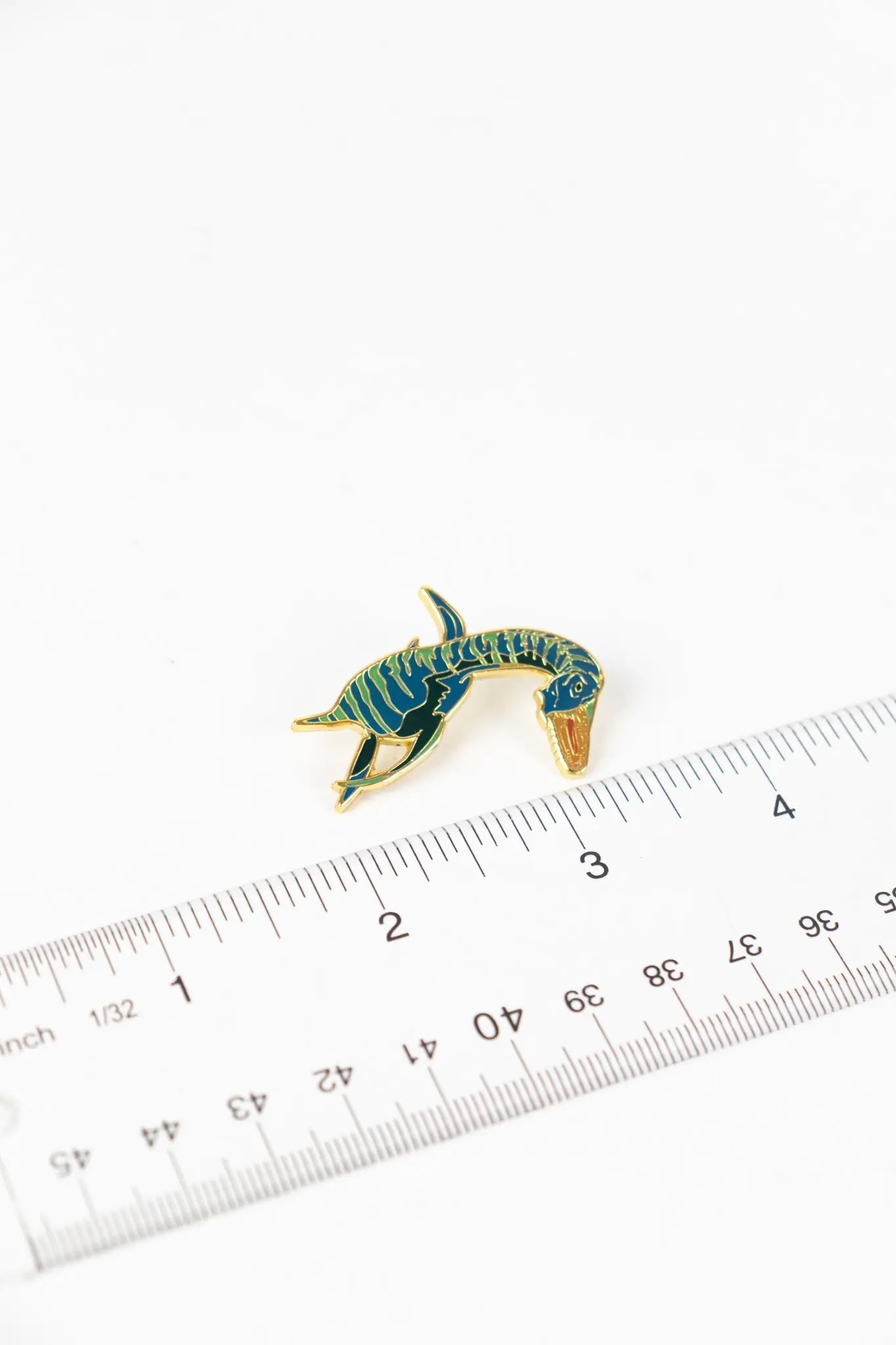 Plesiosaurus Enamel Pin (Plesiosaurus dolichodeirus)